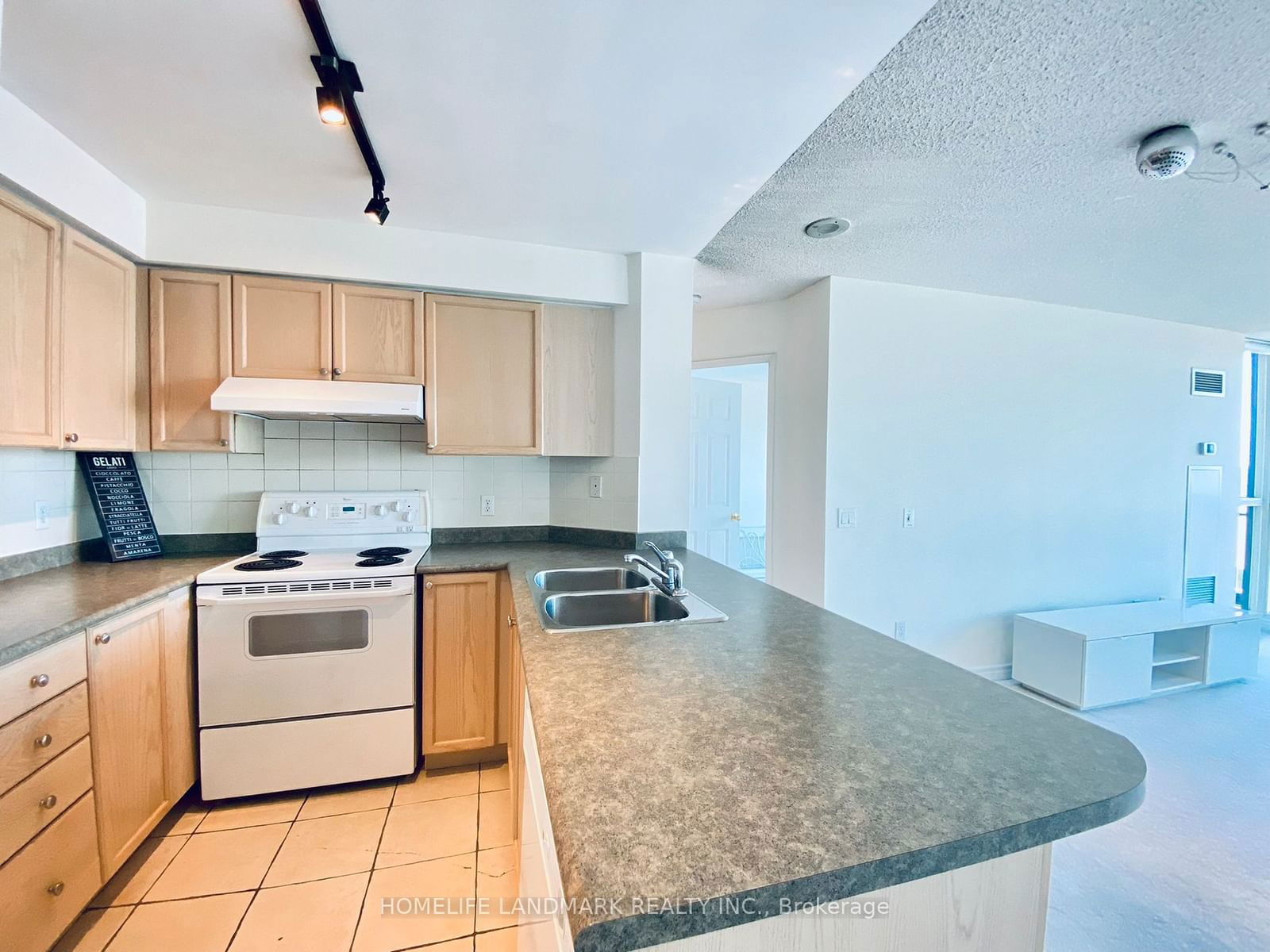 18 Parkview Ave, unit Ph2801 for rent