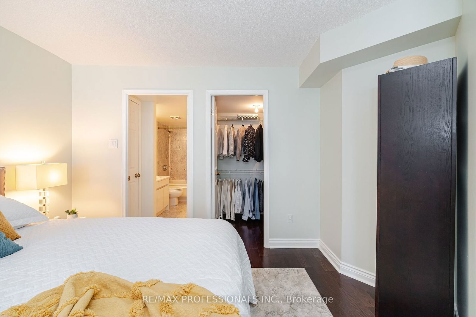 7 Broadway Ave, unit 301 for sale