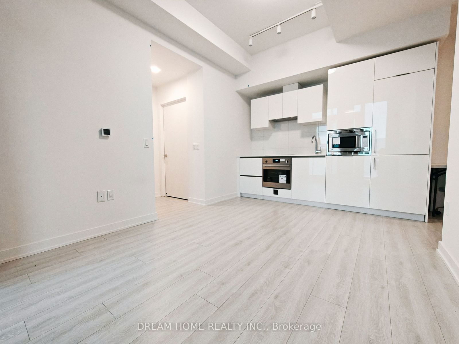 238 Simcoe St, unit 3806 for rent