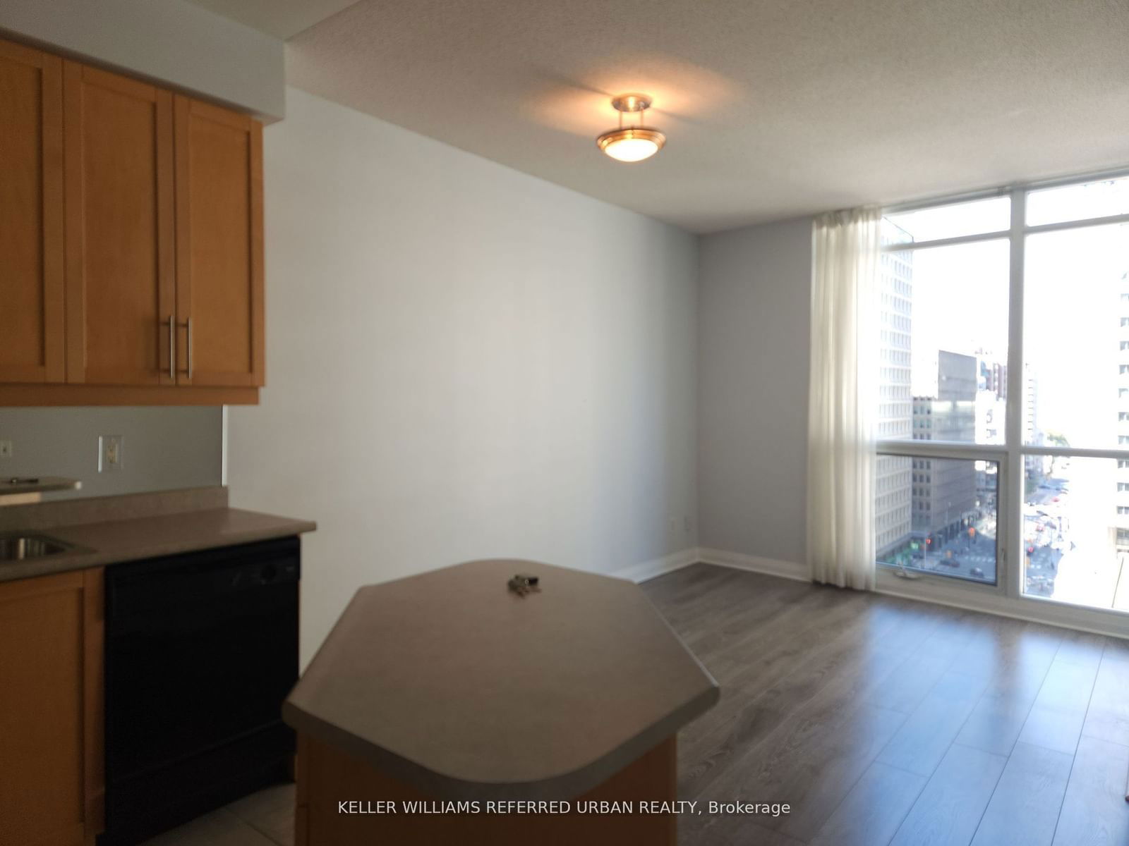 1121 Bay St, unit 1504 for rent