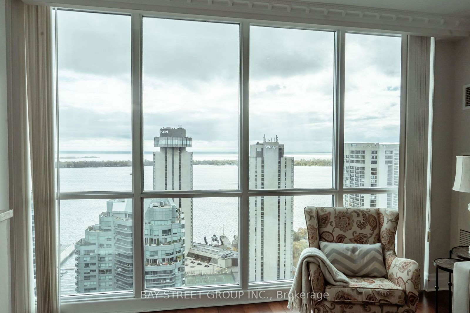 16 Harbour St, unit 3508 for rent