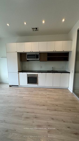 111 St Clair Ave W, unit 323 for rent