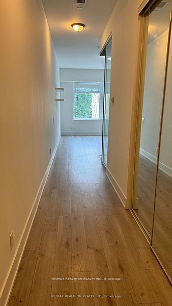 111 St Clair Ave W, unit 323 for rent