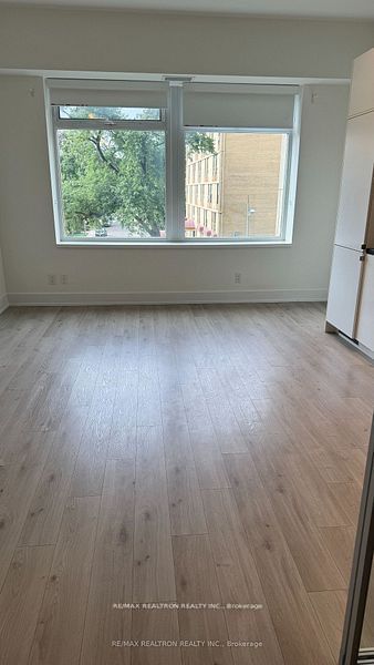 111 St Clair Ave W, unit 323 for rent