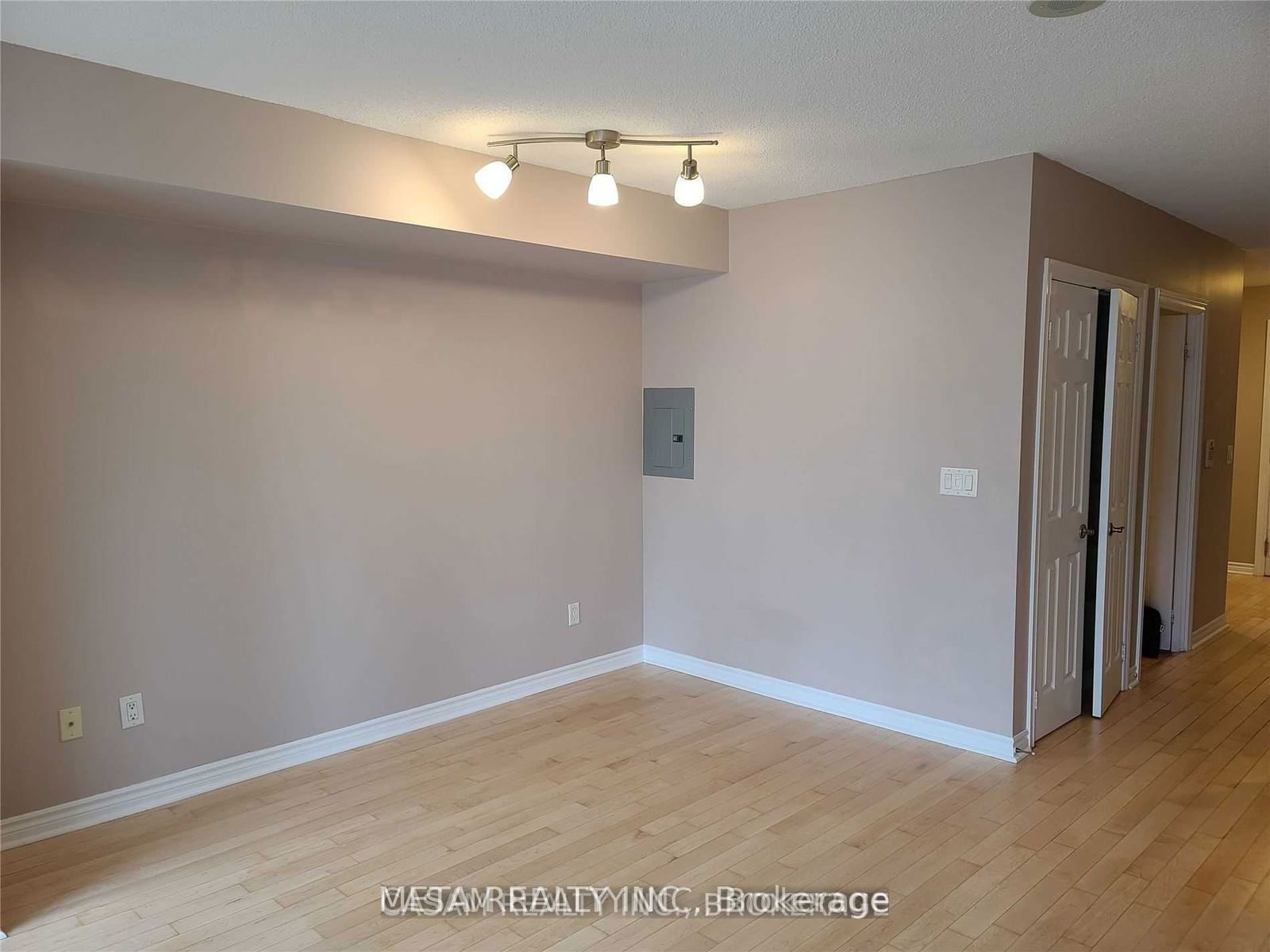 250 Wellington St W, unit 1531 for rent