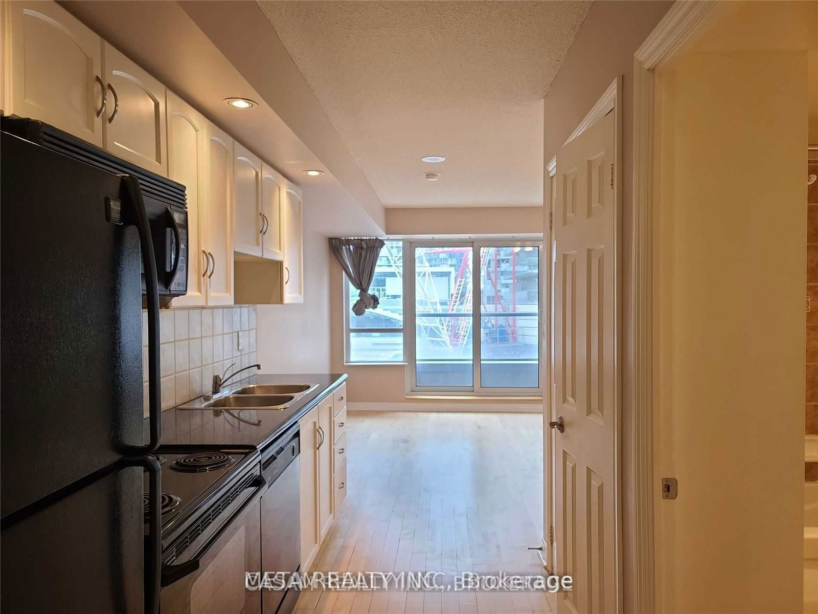 250 Wellington St W, unit 1531 for rent