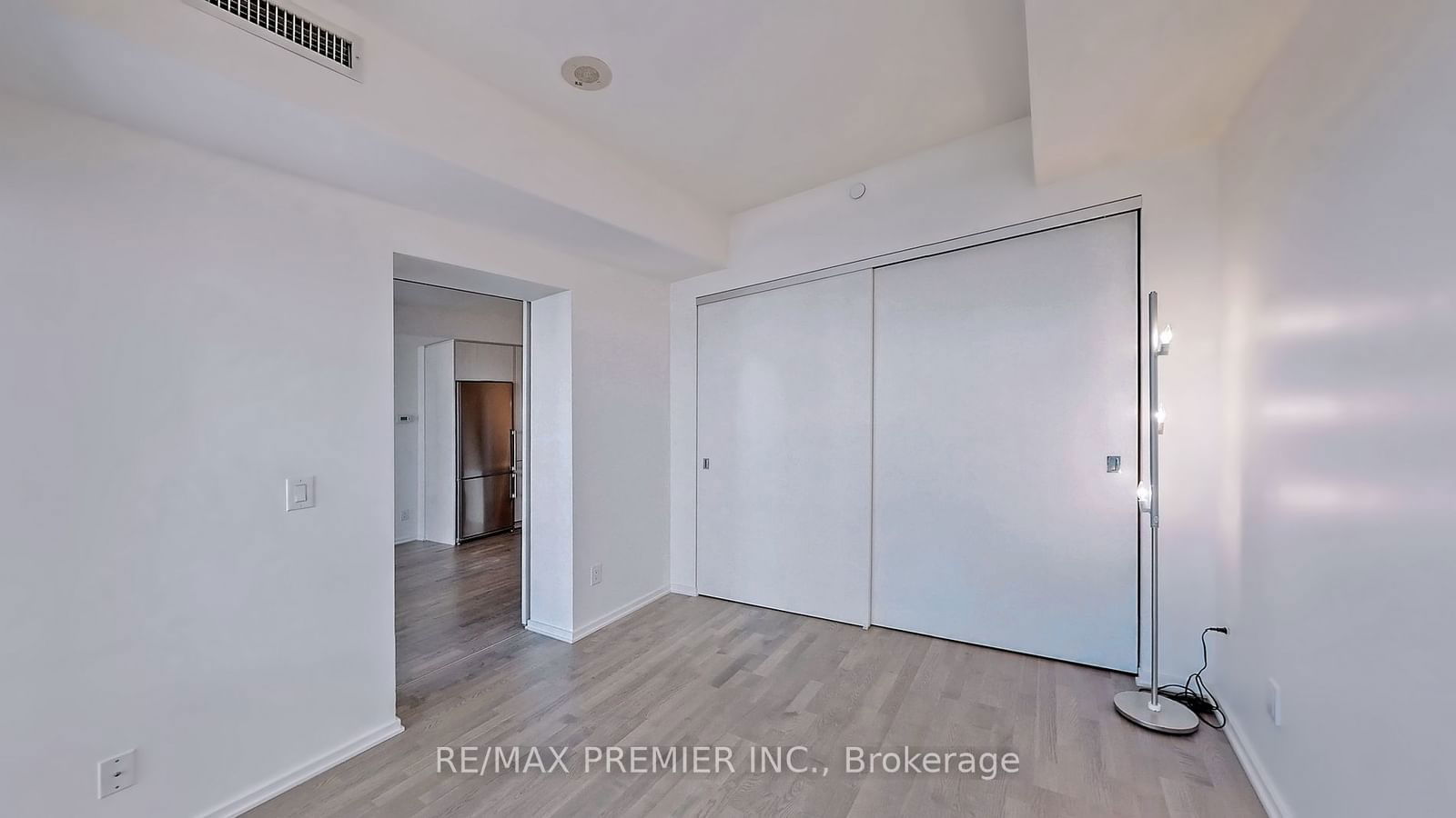 1 Bloor St E, unit 1411 for rent