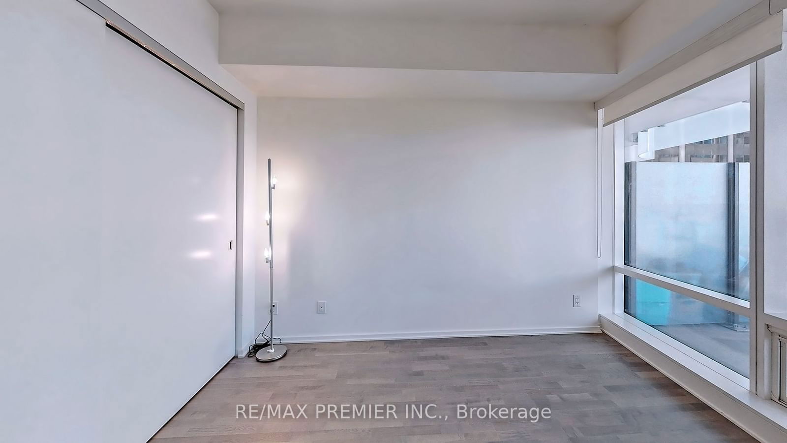 1 Bloor St E, unit 1411 for rent