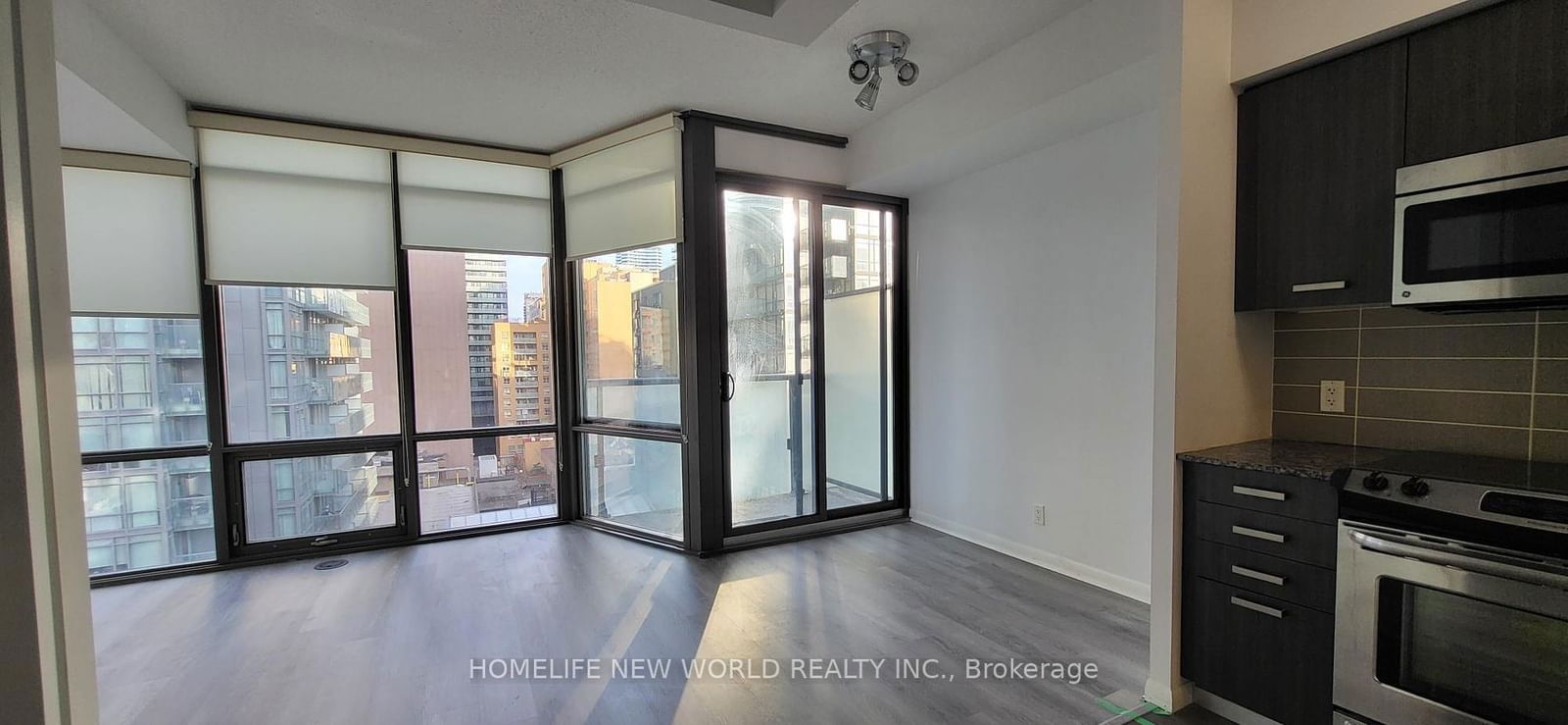 832 Bay St, unit 807 for rent