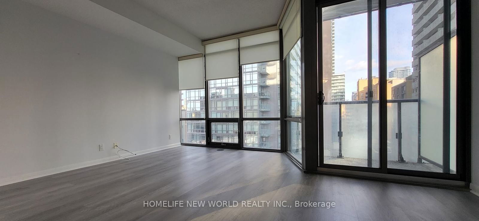 832 Bay St, unit 807 for rent