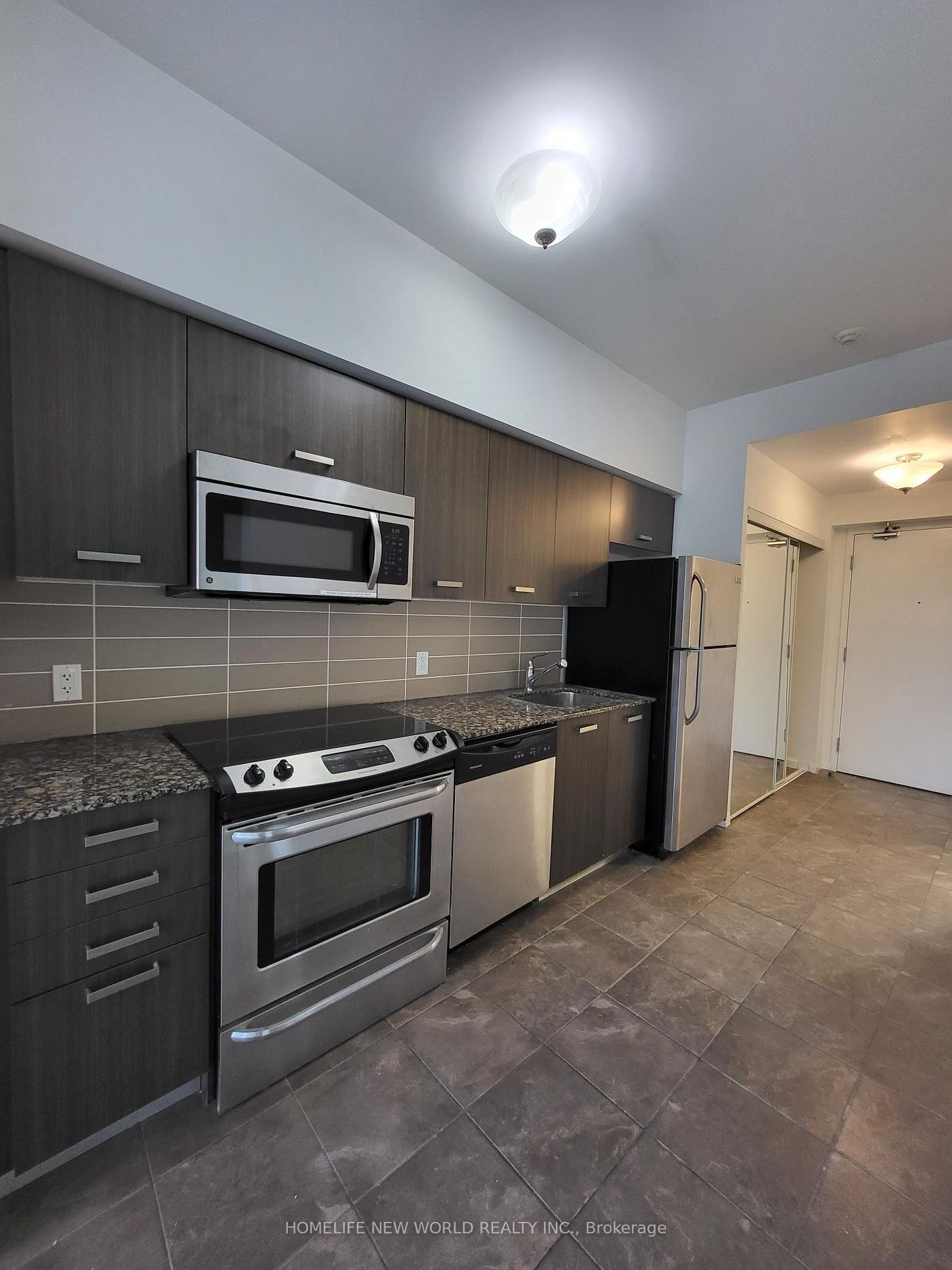 832 Bay St, unit 807 for rent