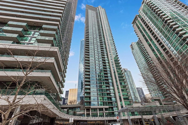 18 Harbour St, unit 3305 for rent