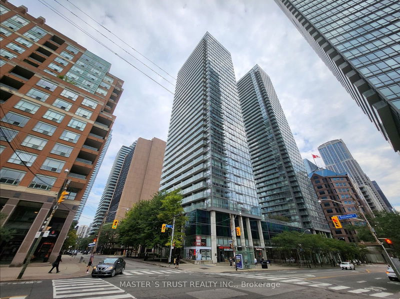 37 Grosvenor St, unit 410 for rent