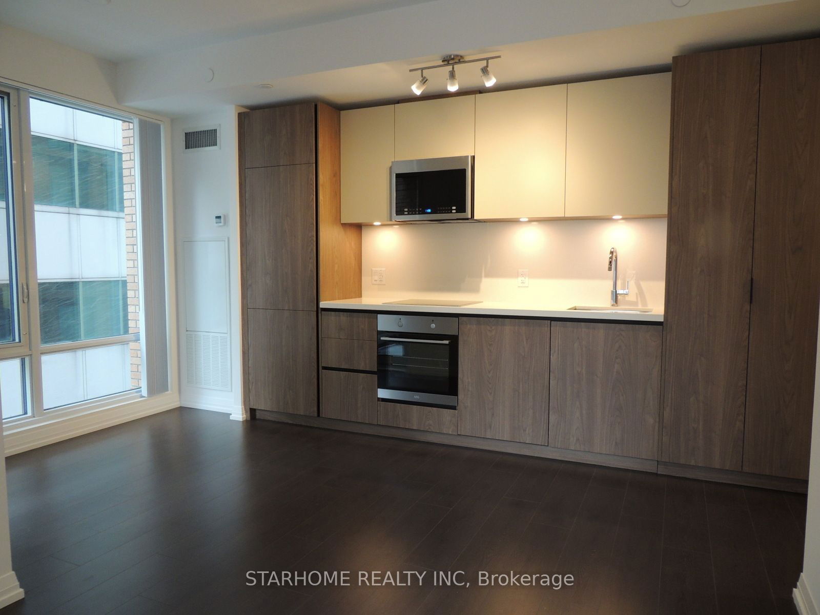 8 Widmer St, unit 809 for rent