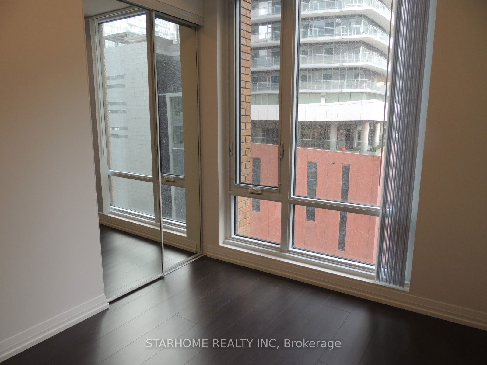 8 Widmer St, unit 809 for rent