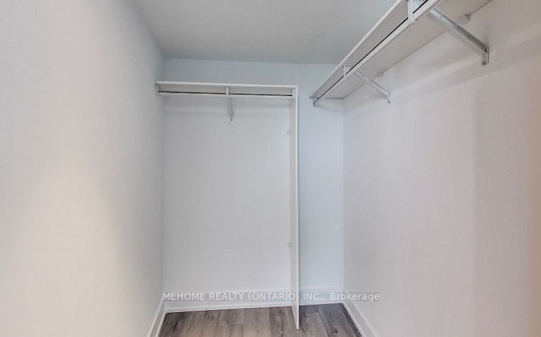 585 Bloor St E, unit 923 for rent