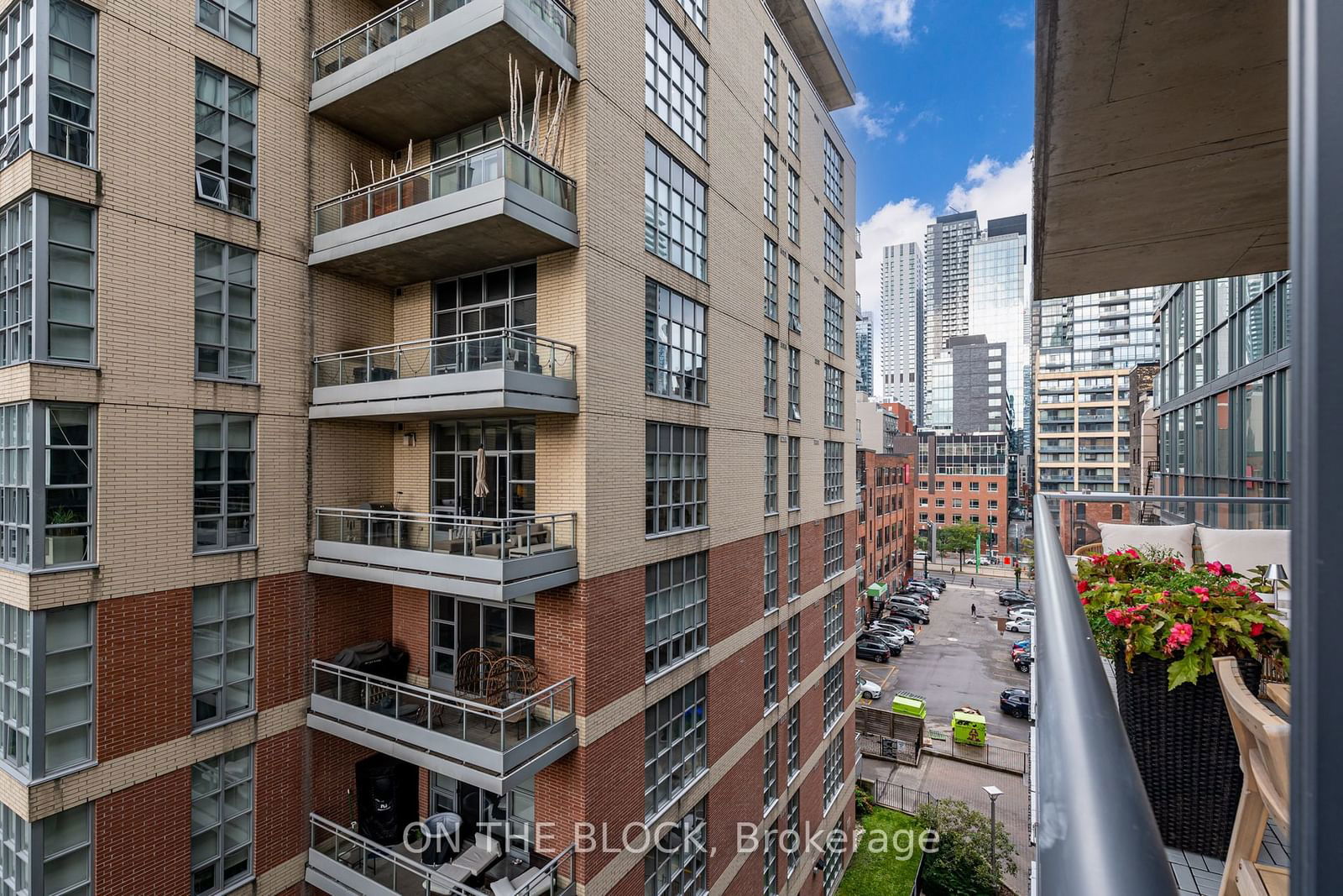 478 King St W, unit 616 for sale