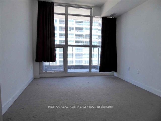 19 Singer Crt, unit 812 for rent