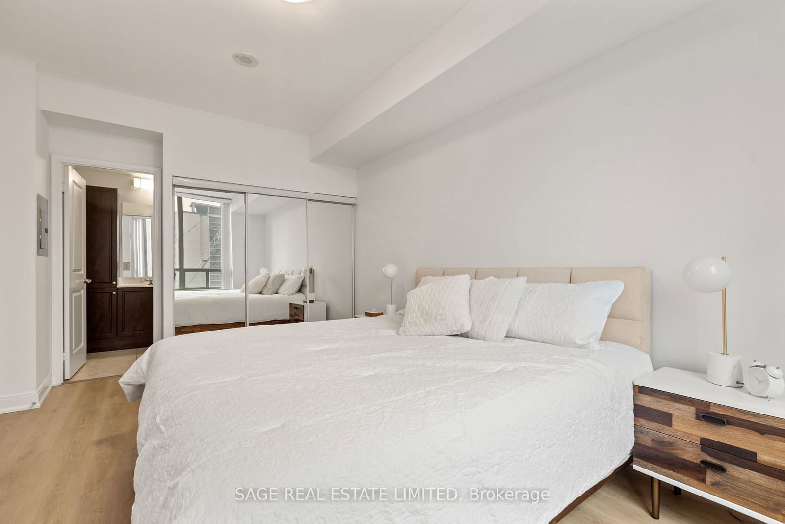 88 Broadway Ave, unit 1301 for sale