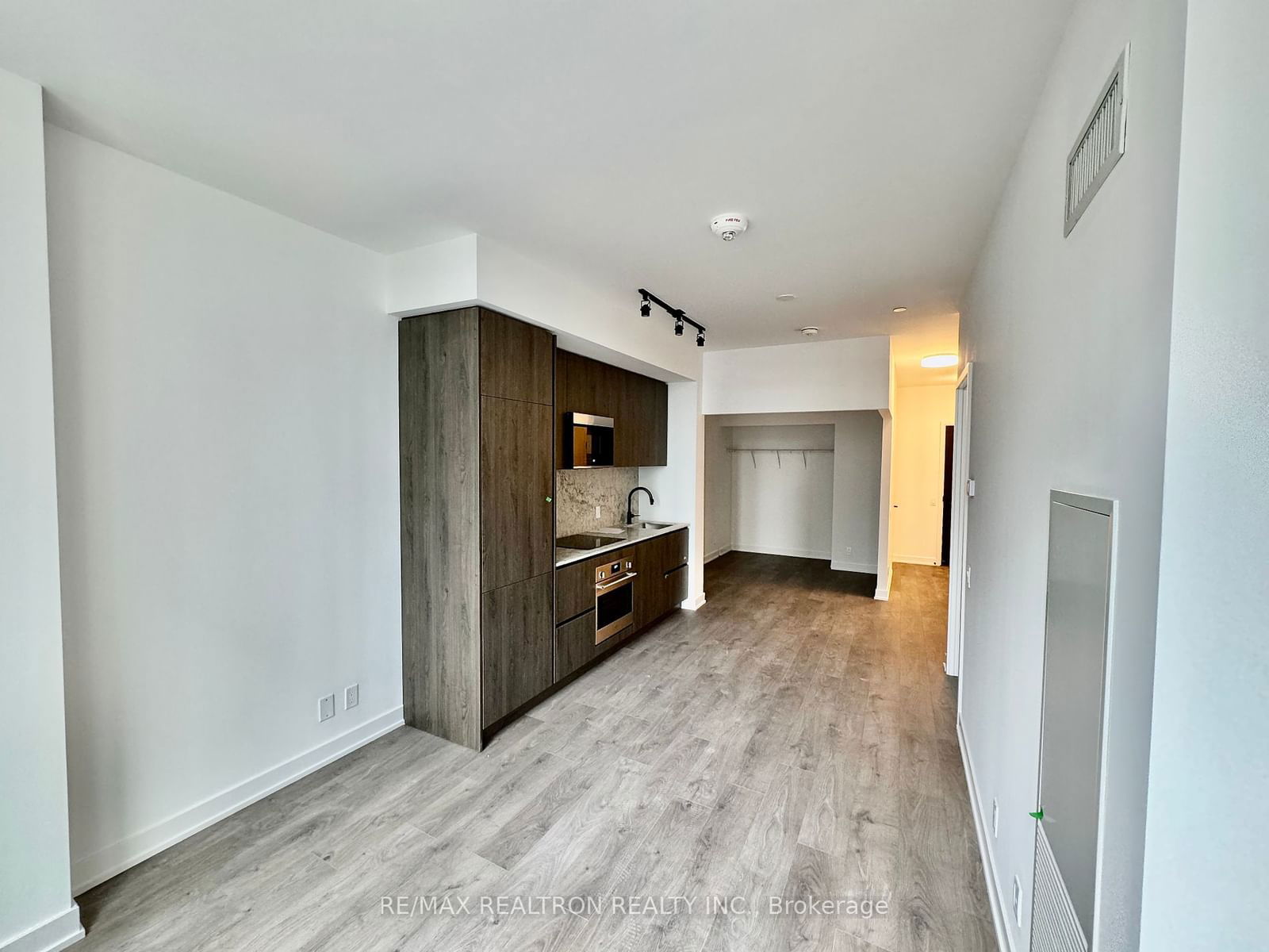 108 Peter St, unit 1808 for rent