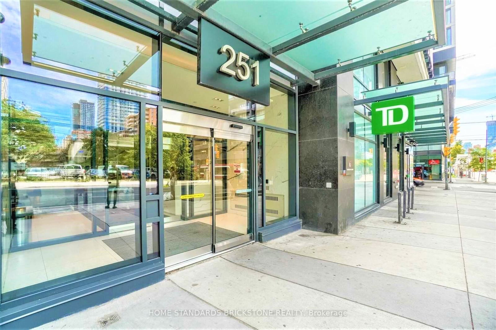 251 Jarvis St, unit 629 for rent