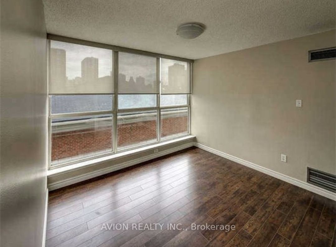 1055 Bay St, unit 402 for rent