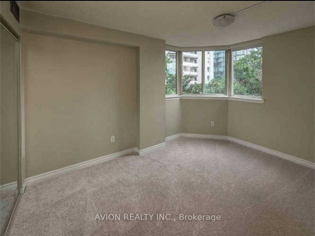 1055 Bay St, unit 402 for rent