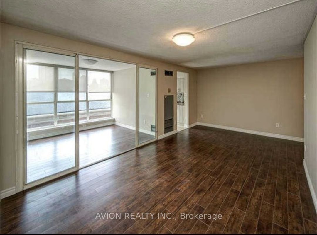 1055 Bay St, unit 402 for rent