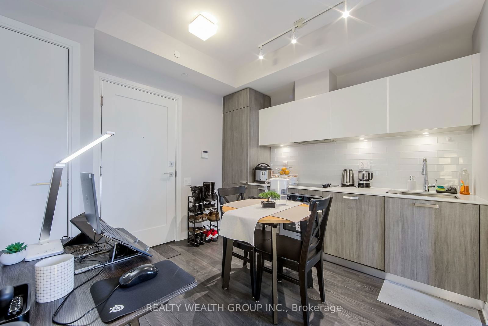 50 Charles St E, unit 1604 for rent