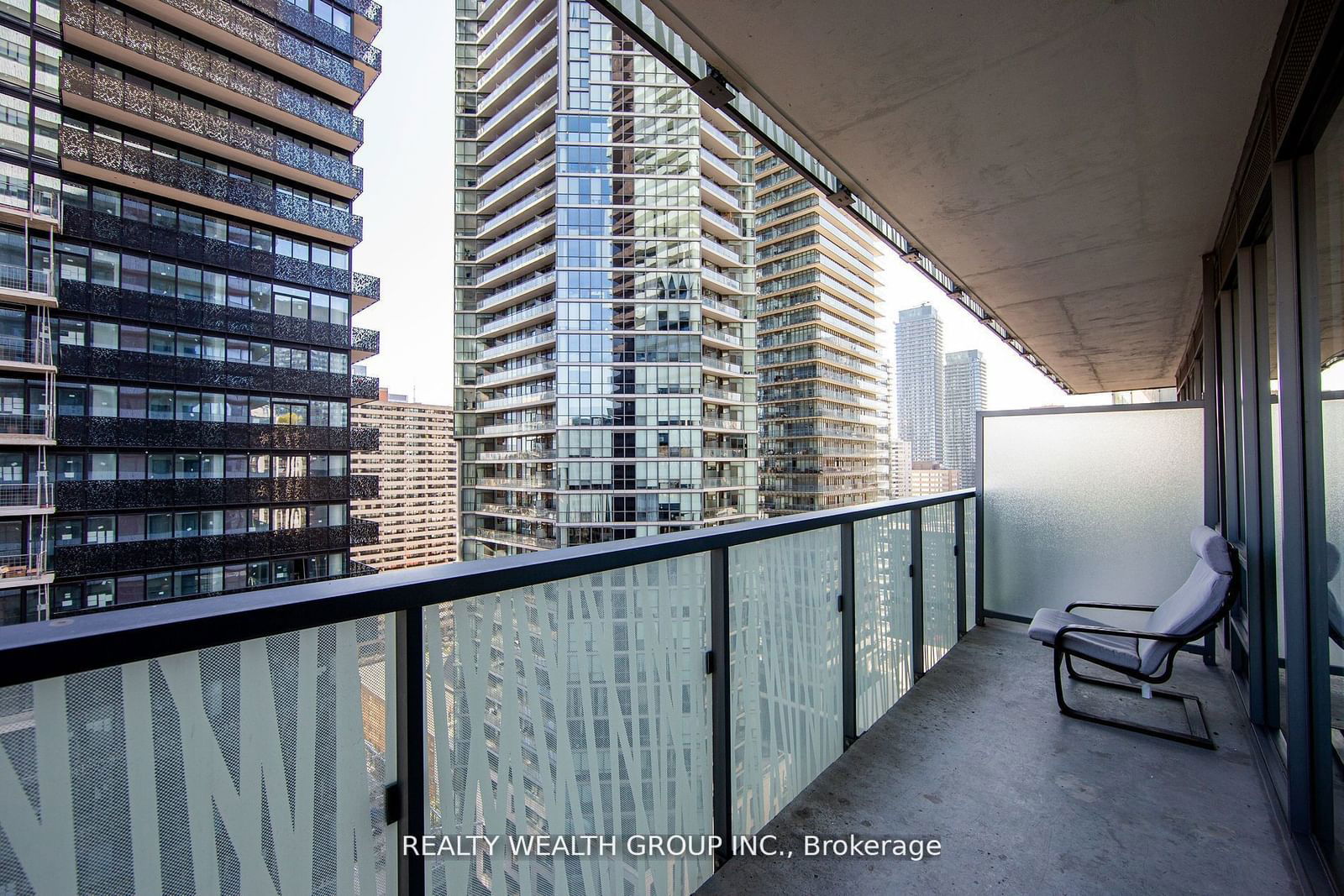 50 Charles St E, unit 1604 for rent