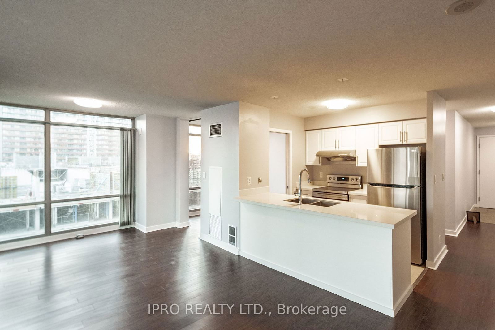 81 Navy Wharf Crt, unit 905 for rent