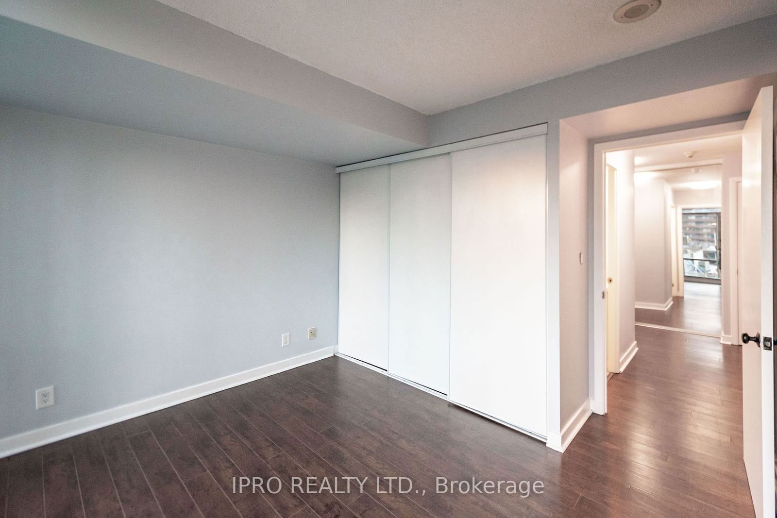 81 Navy Wharf Crt, unit 905 for rent