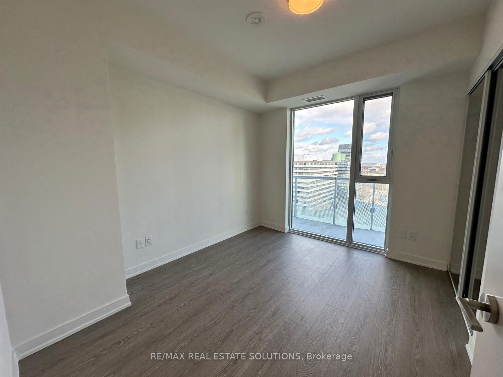 425 Front St E, unit 1105 for rent