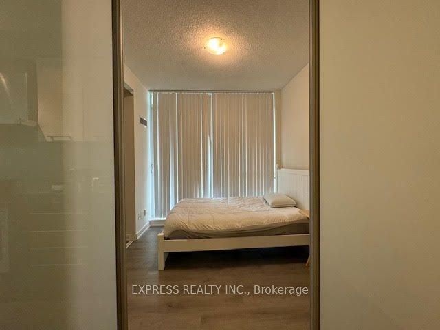 770 Bay St, unit 912 Br2 for rent