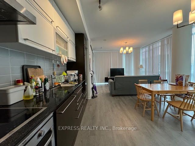 770 Bay St, unit 912 Br2 for rent