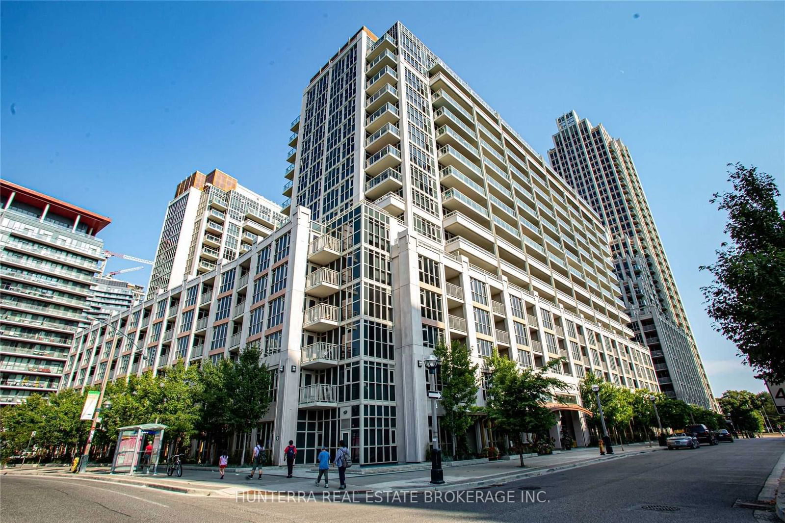 35 Bastion St, unit 1820 for rent