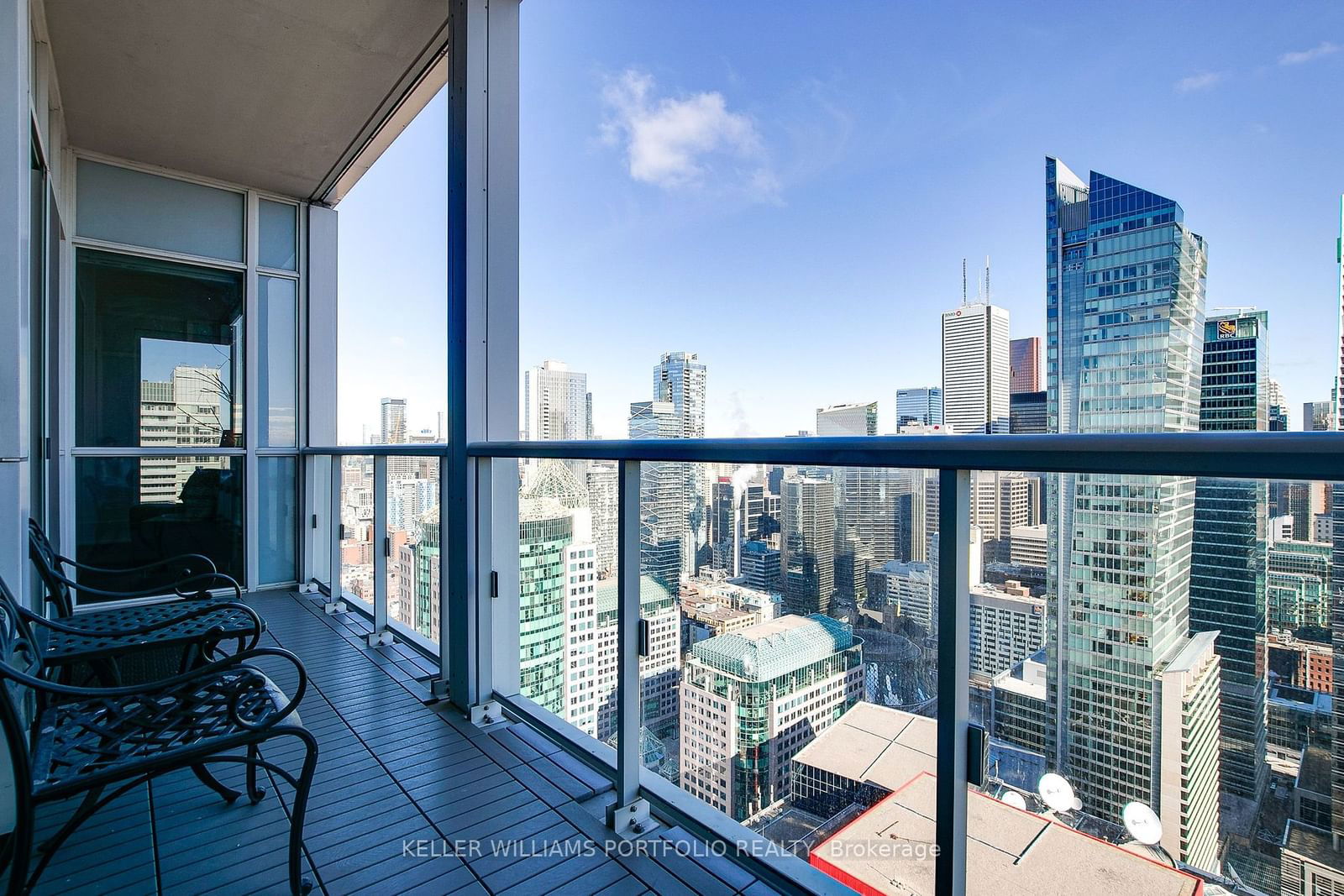 300 Front St W, unit 4403 for rent