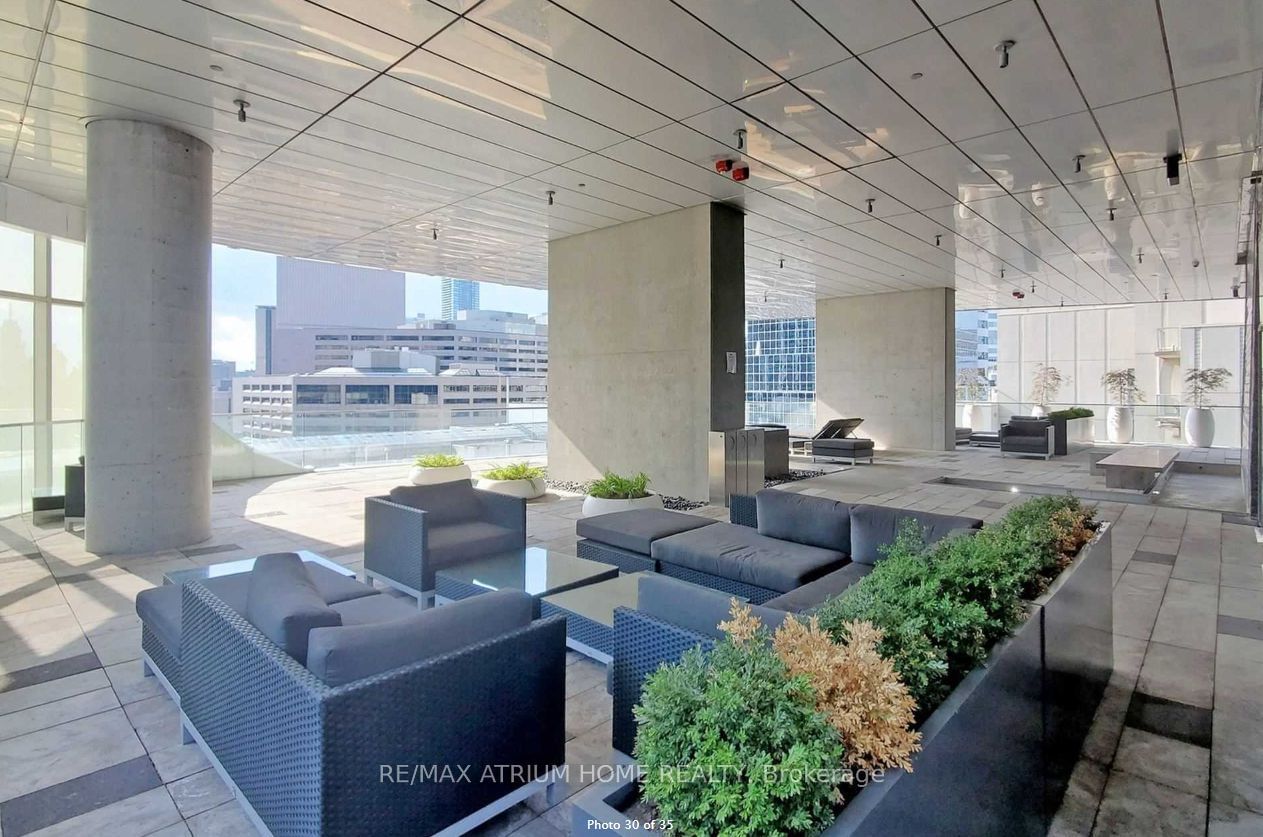 197 Yonge St, unit 1211 for rent