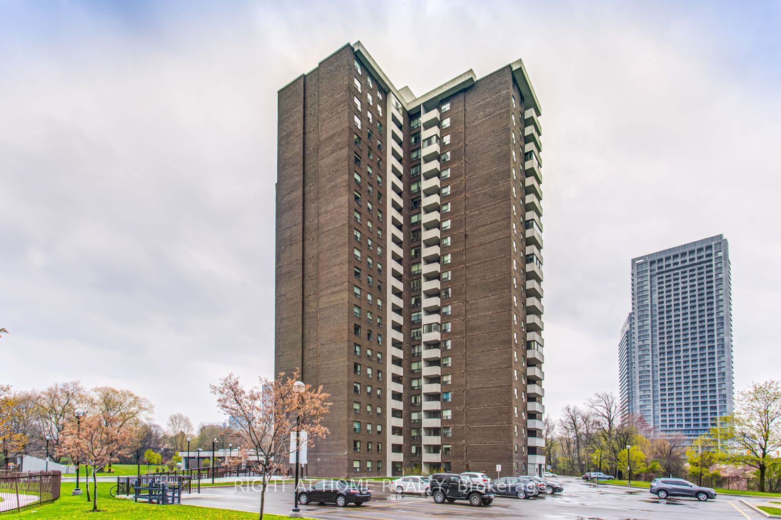 5 Old Sheppard Ave E, unit 403 for sale