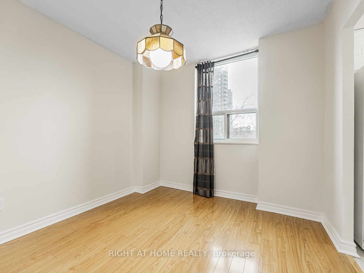 5 Old Sheppard Ave E, unit 403 for sale