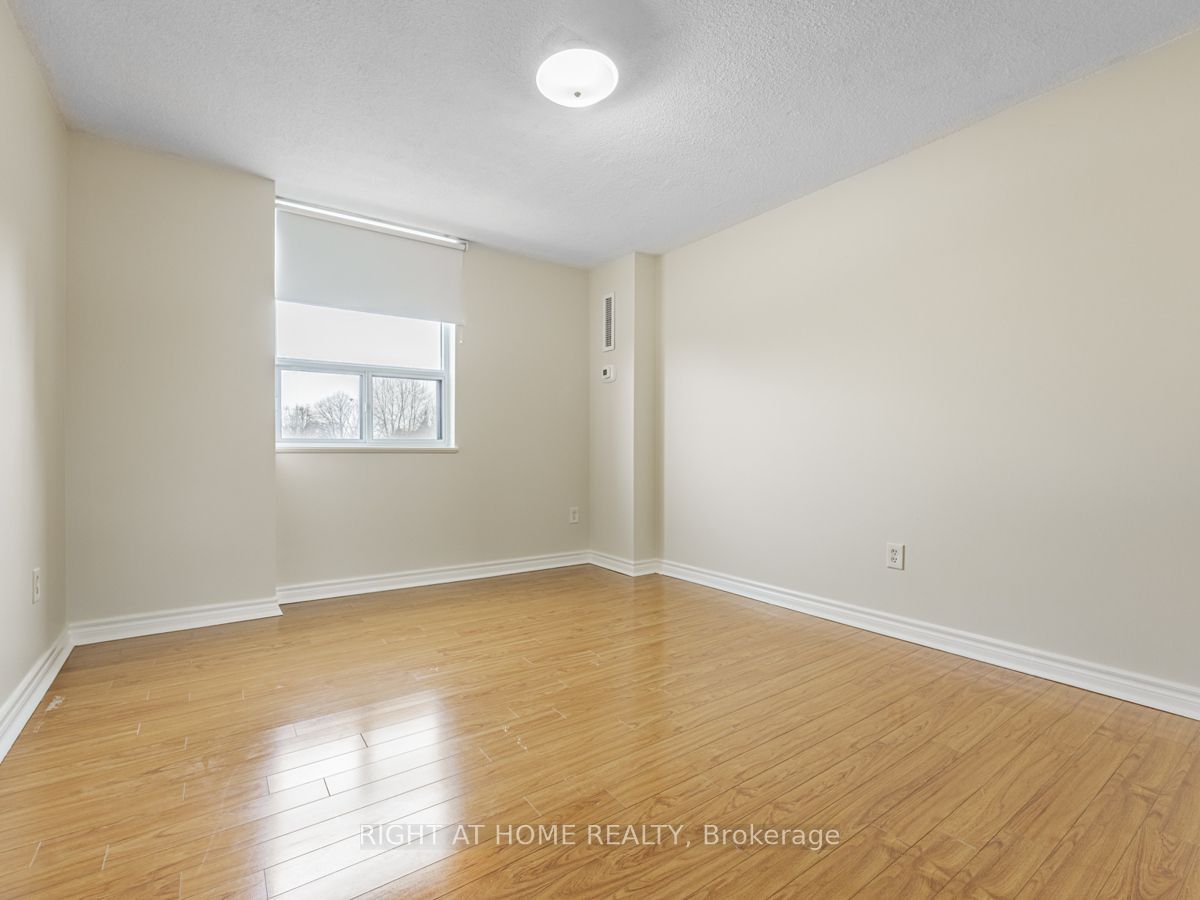 5 Old Sheppard Ave E, unit 403 for sale