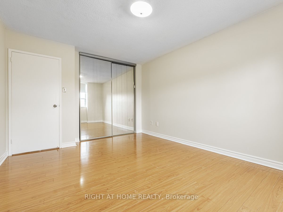 5 Old Sheppard Ave E, unit 403 for sale