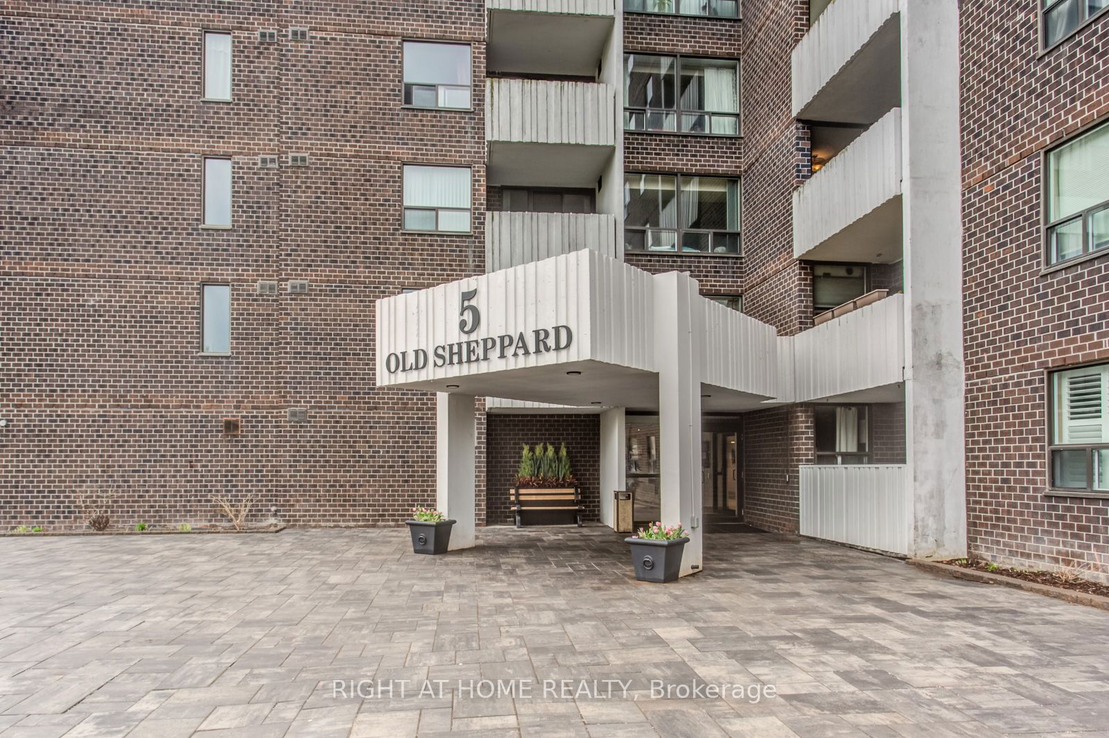 5 Old Sheppard Ave E, unit 403 for sale