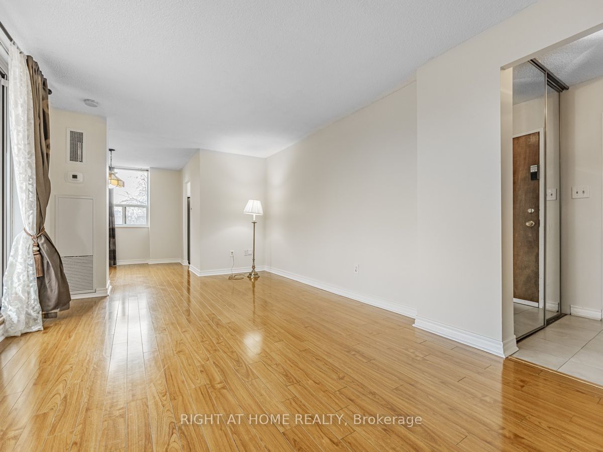 5 Old Sheppard Ave E, unit 403 for sale