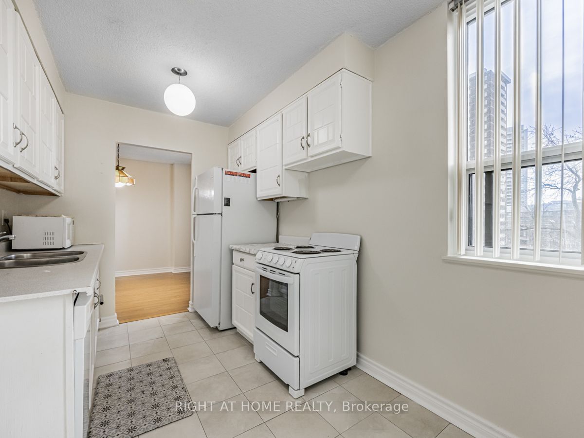 5 Old Sheppard Ave E, unit 403 for sale