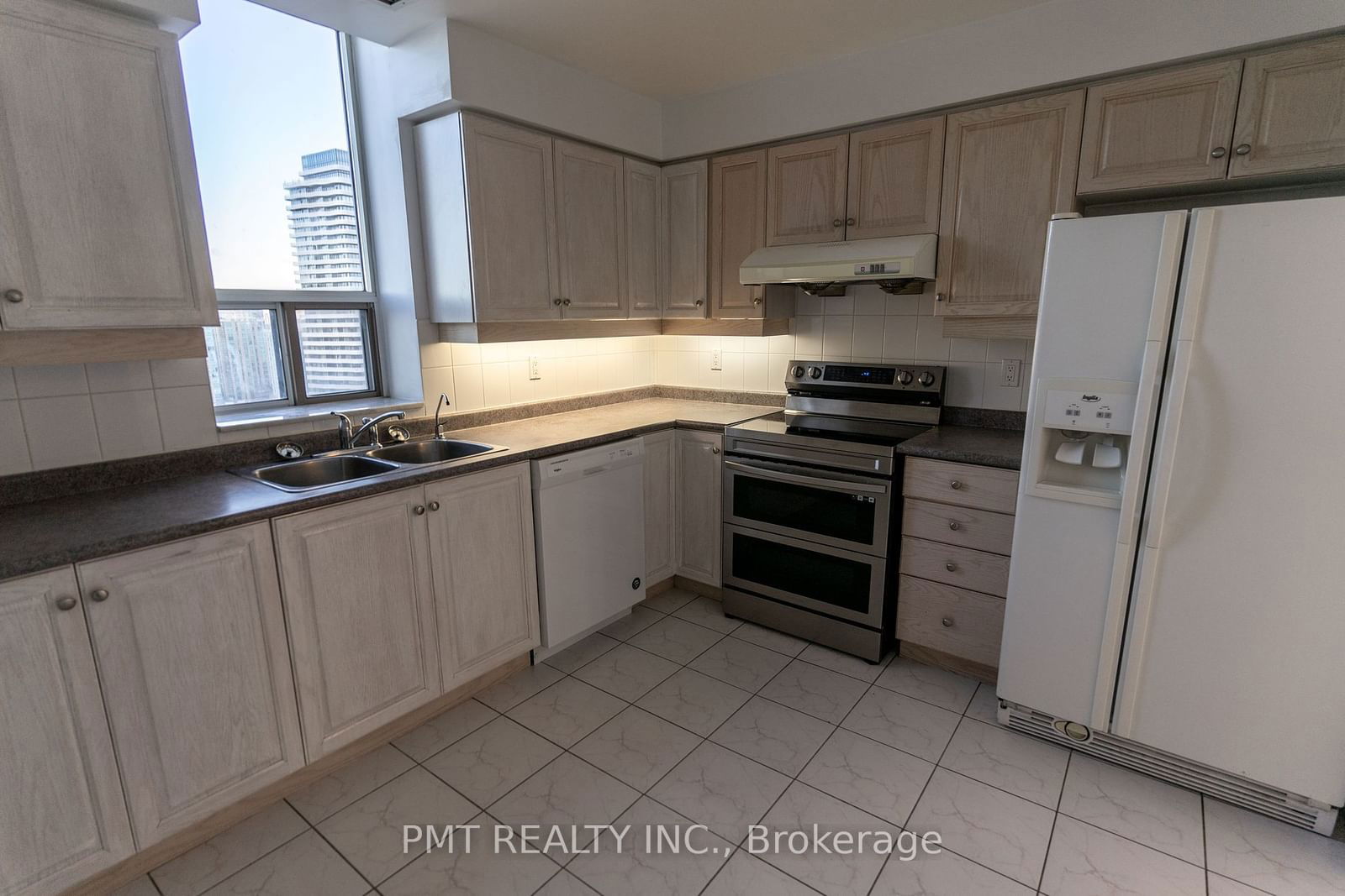 5418 Yonge St, unit PH16 for rent