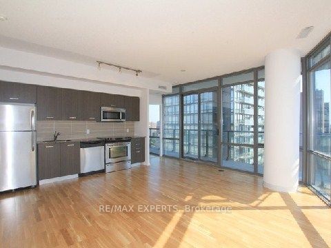 832 Bay St, unit 3208 for rent