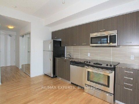 832 Bay St, unit 3208 for rent