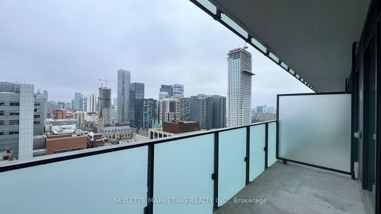 25 Richmond St E, unit 2213 for rent