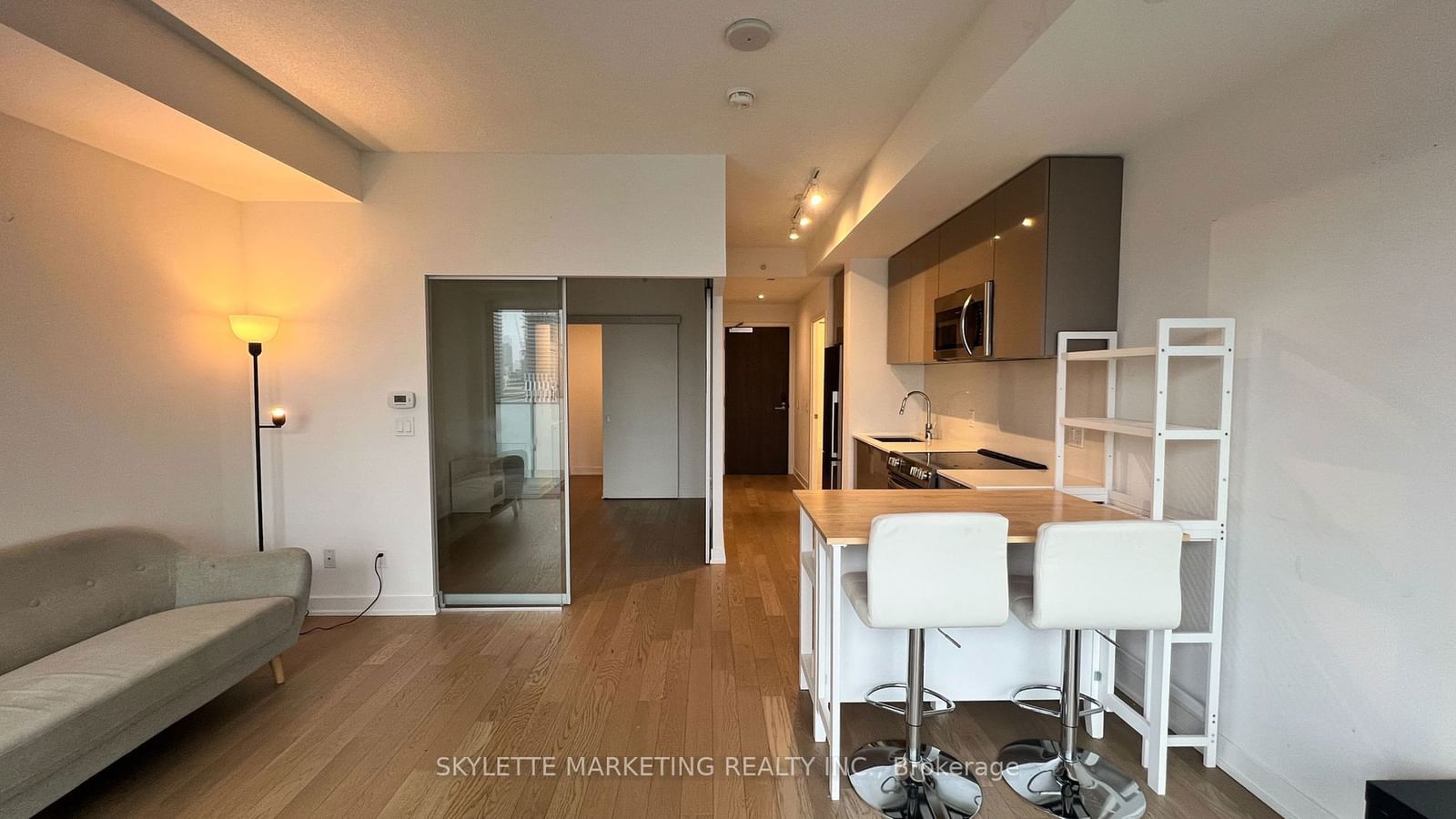 25 Richmond St E, unit 2213 for rent